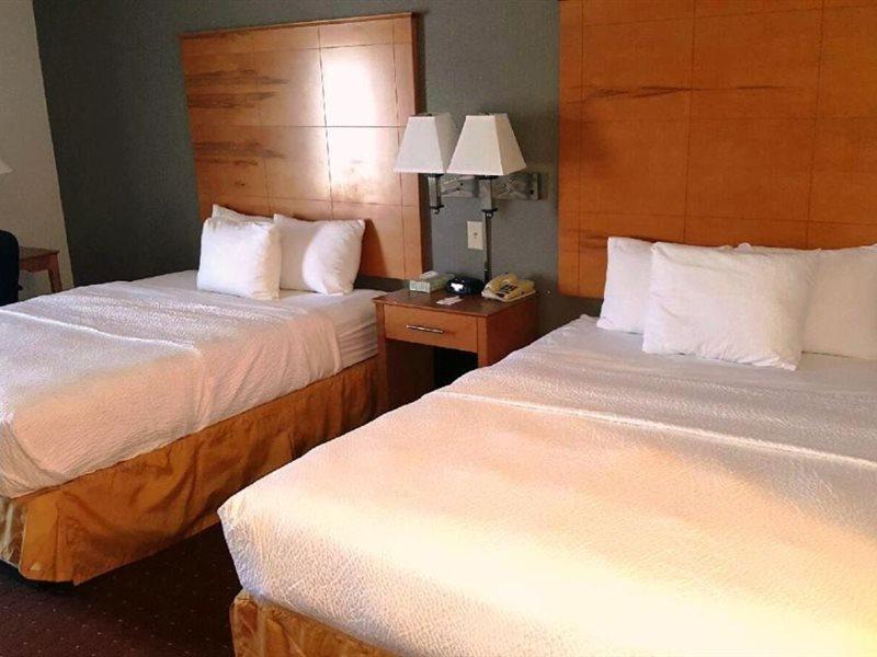 La Quinta & By Wyndham Hotel 3*