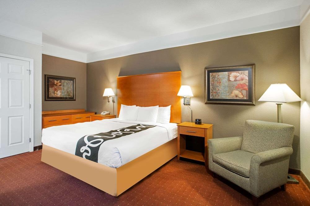 Hotel La Quinta & By Wyndham 3*