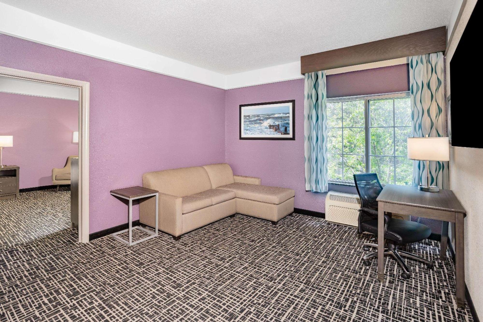 La Quinta & By Wyndham Hotel