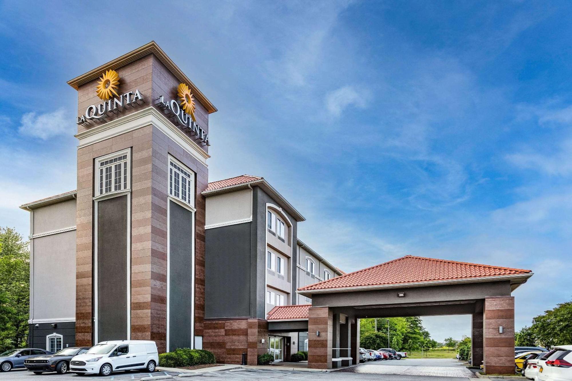 Hotel La Quinta & By Wyndham 3*